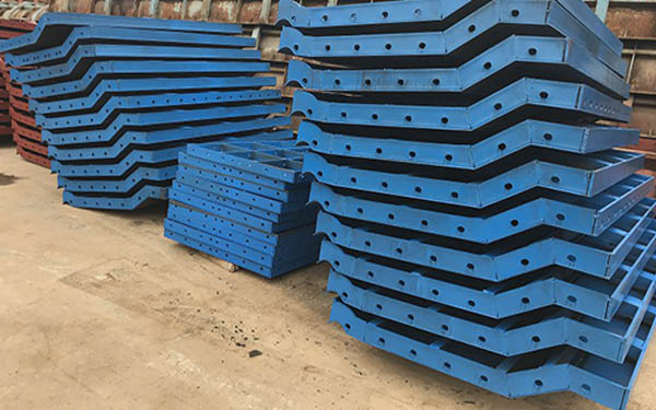 79a1bc5b6f5c506197230b16e2bc660c.jpg 600x375不锈钢护栏模板1.jpg