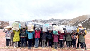 御草集冬虫夏草公益：贫困助学，温暖校园！