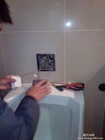 维修TOTO小便池漏水 上海徐汇区商务楼小便池维修 厕所漏水修理